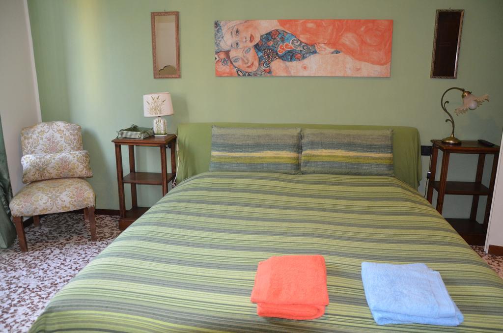 Green Quercia Apartment Комо Номер фото